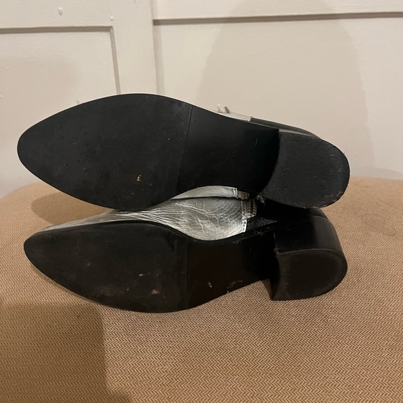 Modern vice the original bolt boot. Size 5.5/35. Metallic silver and black. - Picture 7 of 7